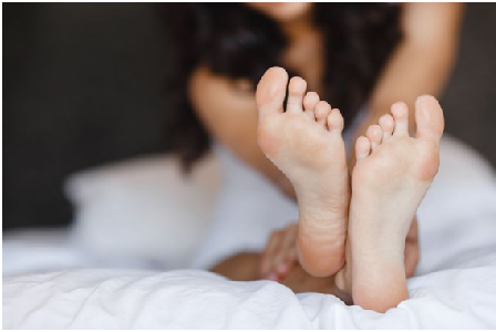 Rachadura nos pés: saiba como se livrar do ressecamento extremo na região e mantê-la lisinha e hidratada